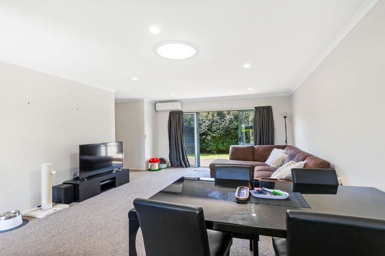 Photo of property in 4 Wakaroa Avenue, Te Atatu Peninsula, Auckland, 0610