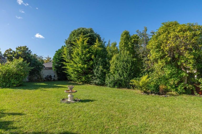 Photo of property in 6 Kaitawa Crescent, Paraparaumu, 5032