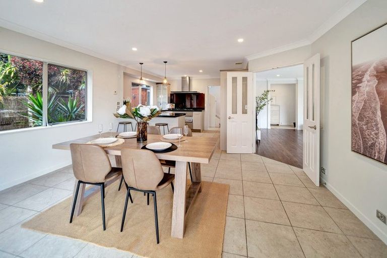 Photo of property in 23 Laurel Oak Drive, Schnapper Rock, Auckland, 0632