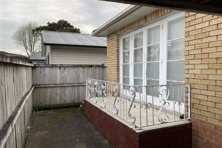 Photo of property in 1/32 Great South Road, Papakura, 2110