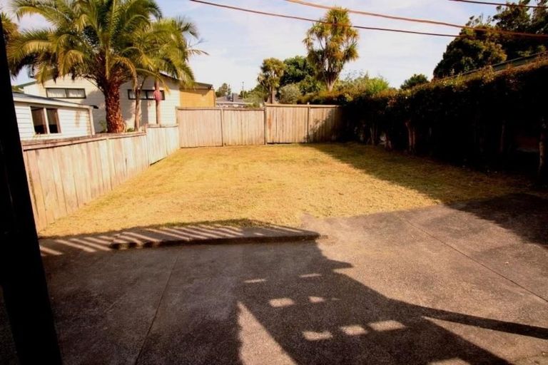 Photo of property in 42 Roberts Road, Te Atatu South, Auckland, 0610