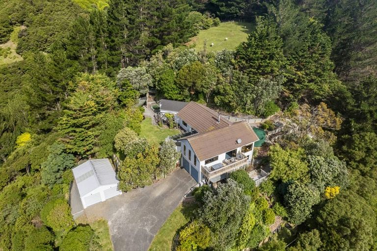 Photo of property in 104 Airlie Road, Plimmerton, Porirua, 5026