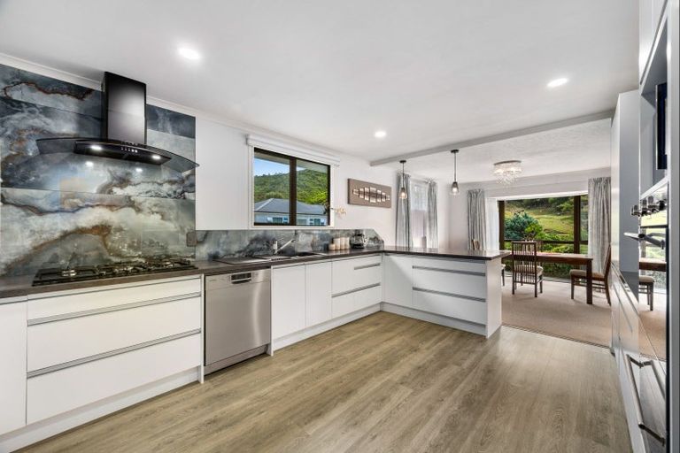 Photo of property in 68 Wairau Road, Picton, 7220