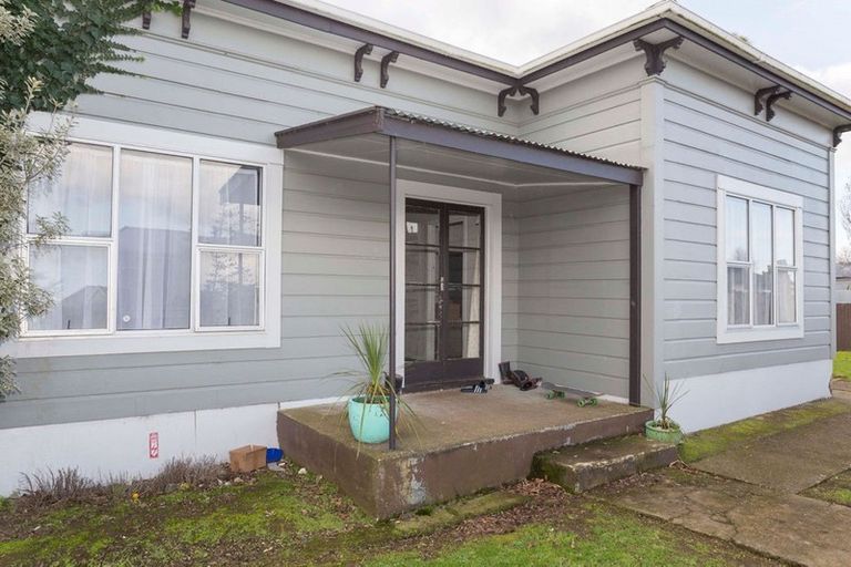 Photo of property in 13 Waterloo Street, Dannevirke, 4930