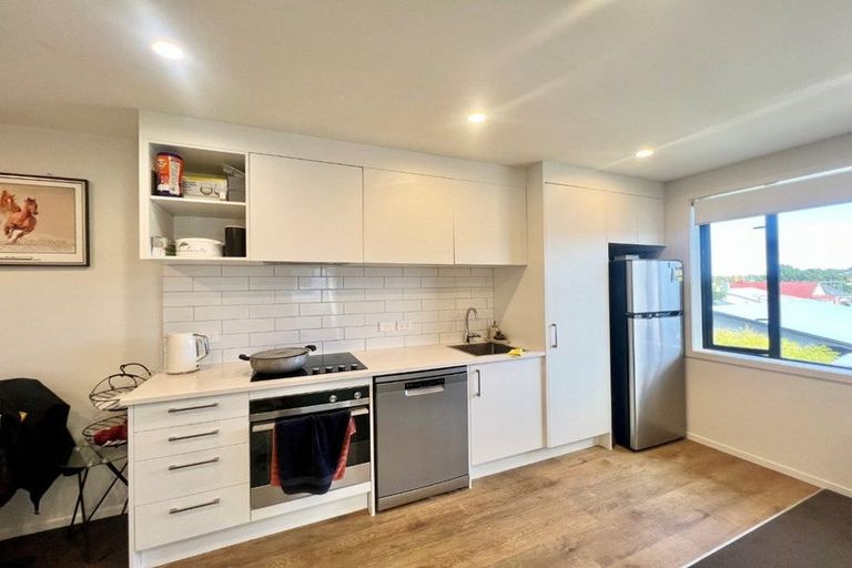 Photo of property in 10/1 Fruitvale Road, New Lynn, Auckland, 0600