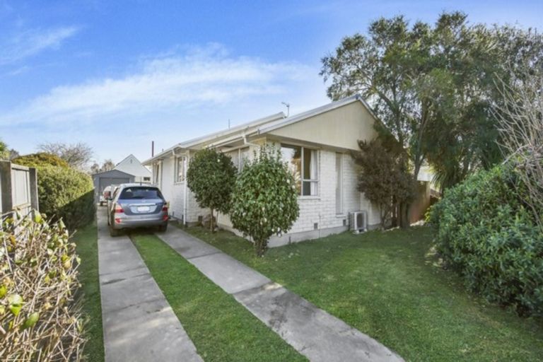 Photo of property in 355 Main North Road, Redwood, Christchurch, 8051