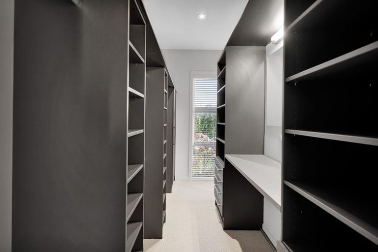 Photo of property in 1 Gleneagles Way, Waiwhakaiho, New Plymouth, 4312