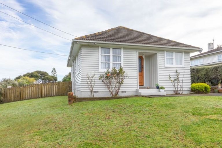 Photo of property in 19 Spur Grove, Titahi Bay, Porirua, 5022