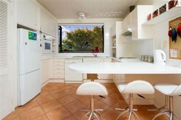 Photo of property in 1 Frater Avenue, Milford, Auckland, 0620