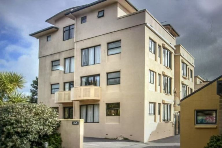 Photo of property in 564f Adelaide Road, Berhampore, Wellington, 6023