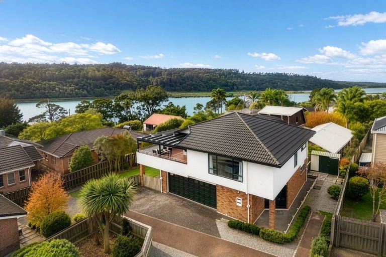 Photo of property in 3/41 Okura River Road, Okura, Auckland, 0792