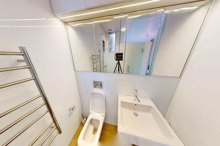 Photo of property in 16 Napier Street, Karaka Bays, Wellington, 6022