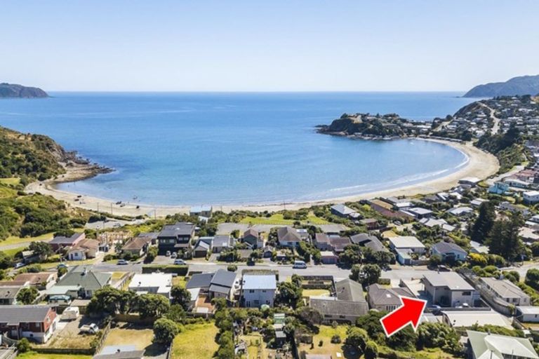 Photo of property in 37 Tireti Road, Titahi Bay, Porirua, 5022