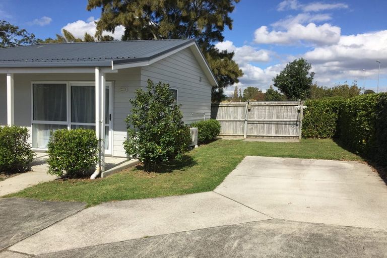 Photo of property in 44 Gossamer Drive, Pakuranga Heights, Auckland, 2010