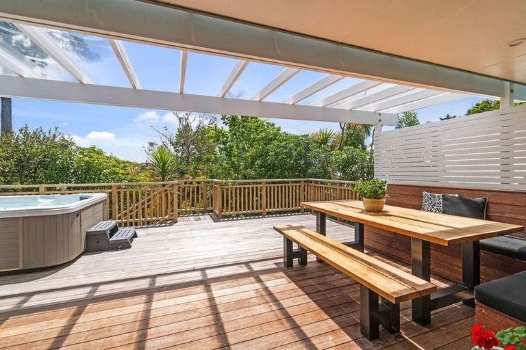 Photo of property in 1/103 Carlisle Road, Torbay, Auckland, 0632