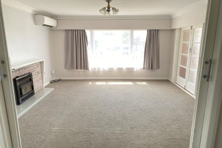 Photo of property in 102 Bartholomew Road, Levin, 5510