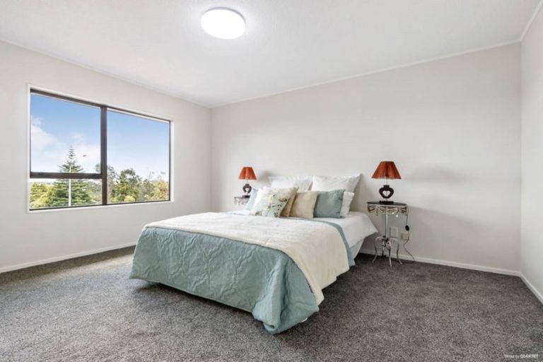 Photo of property in 2/180 Ti Rakau Drive, Pakuranga Heights, Auckland, 2010