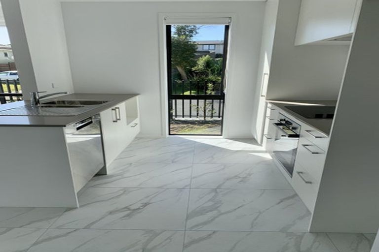 Photo of property in 1/3 Fairdale Place, Birkdale, Auckland, 0626