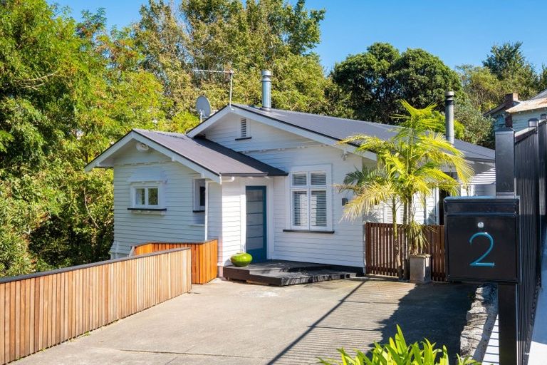 Photo of property in 2 Convent Road, Bluff Hill, Napier, 4110