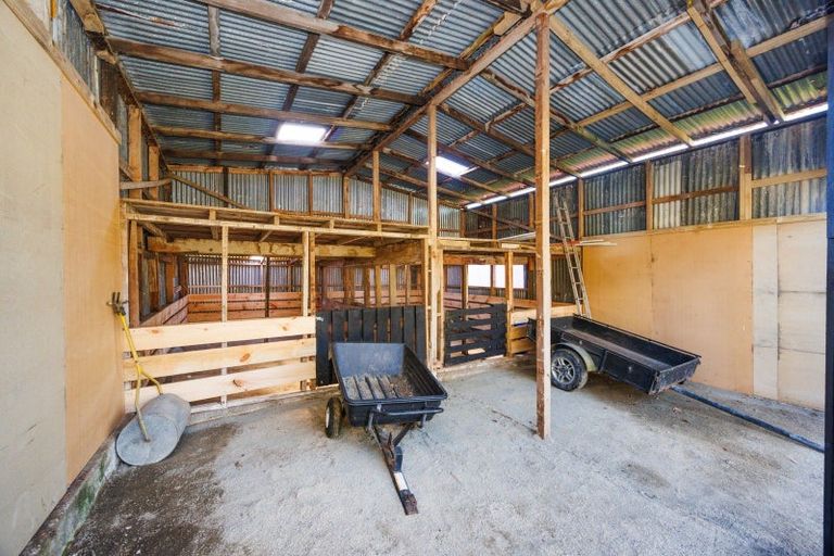 Photo of property in 34 Hazelhurst Line, Kelvin Grove, Palmerston North, 4470
