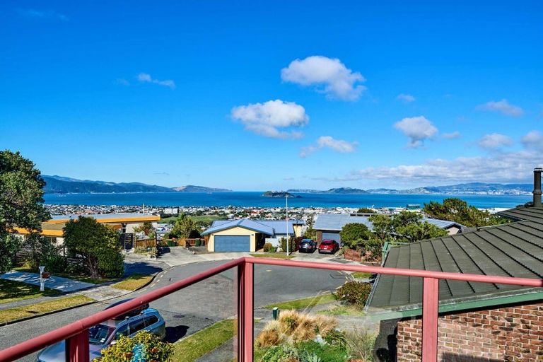 Photo of property in 16 Chestnut Grove, Maungaraki, Lower Hutt, 5010