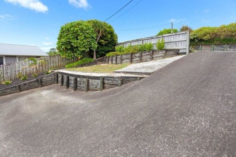 Photo of property in 5 Hiwi Crescent, Stanmore Bay, Whangaparaoa, 0932