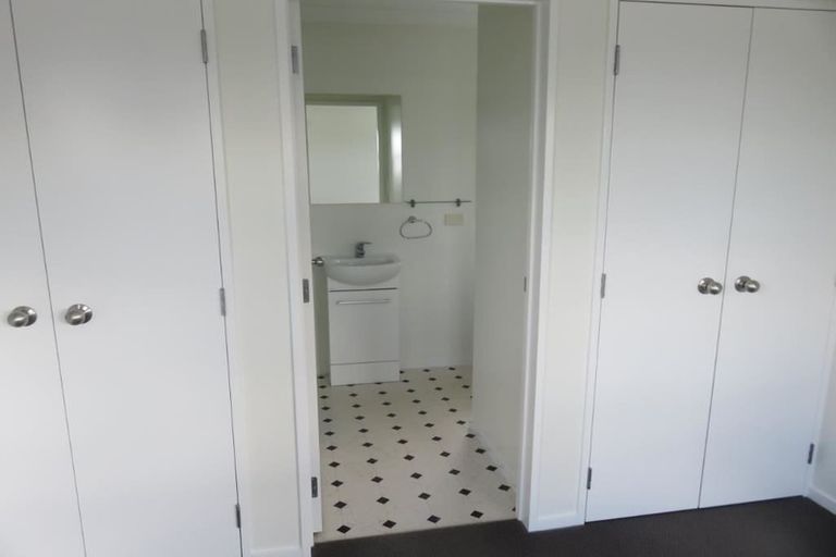 Photo of property in 8b Neeve Place, Taradale, Napier, 4112