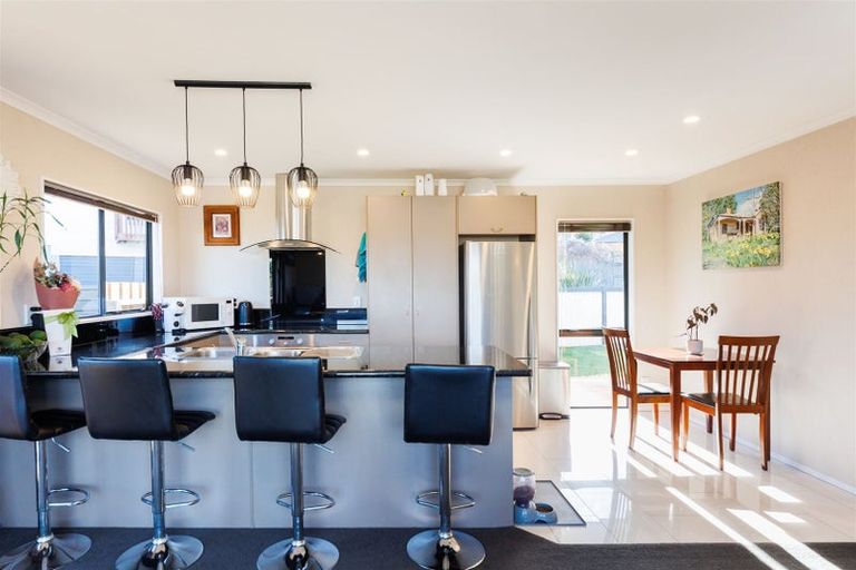 Photo of property in 12 Lydia Place, Kelvin Grove, Palmerston North, 4414