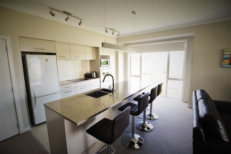 Photo of property in 102 Landmark Terrace, Orewa, 0931