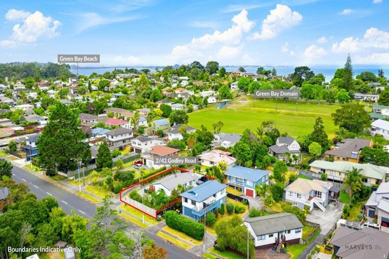 Photo of property in 42 Godley Road, Green Bay, Auckland, 0604