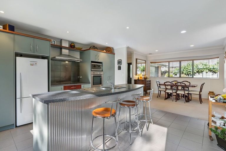 Photo of property in 11 Grovenor Drive, Orewa, 0931