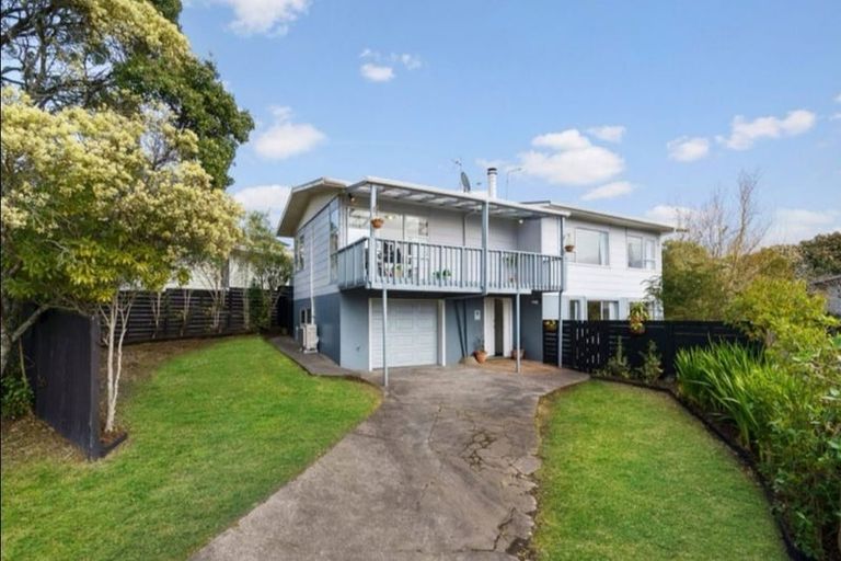 Photo of property in 43 Reynella Drive, Massey, Auckland, 0614