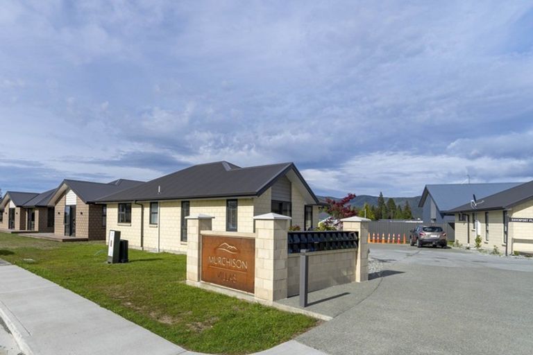 Photo of property in 10 Pop Andrew Drive, Te Anau, 9600