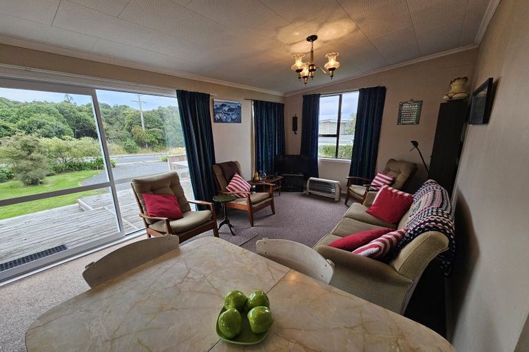 Photo of property in 1 Ngaio Street, Kaka Point, 9271