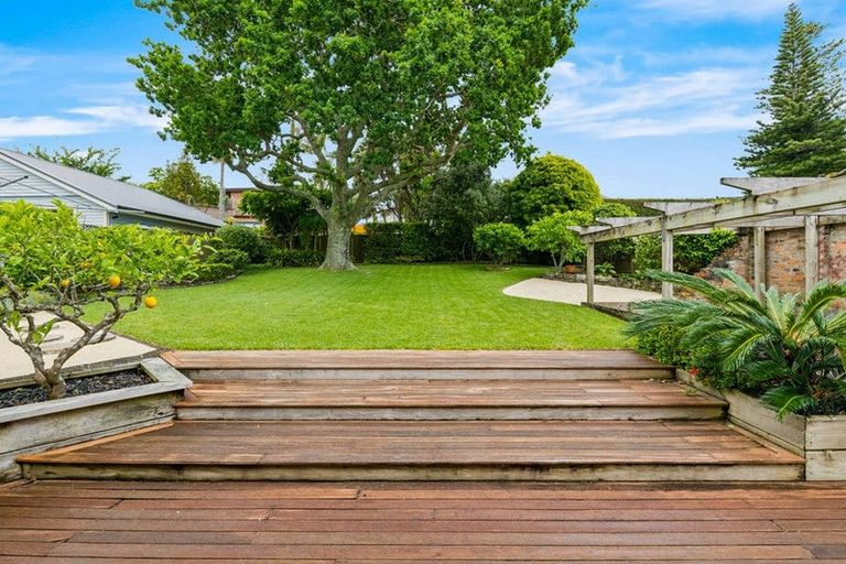 Photo of property in 6 Seabreeze Road, Narrow Neck, Auckland, 0624