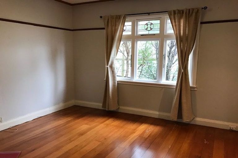 Photo of property in 11 Highbury Crescent, Highbury, Wellington, 6012