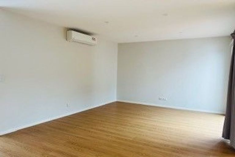 Photo of property in 812b East Coast Road, Oteha, Auckland, 0630