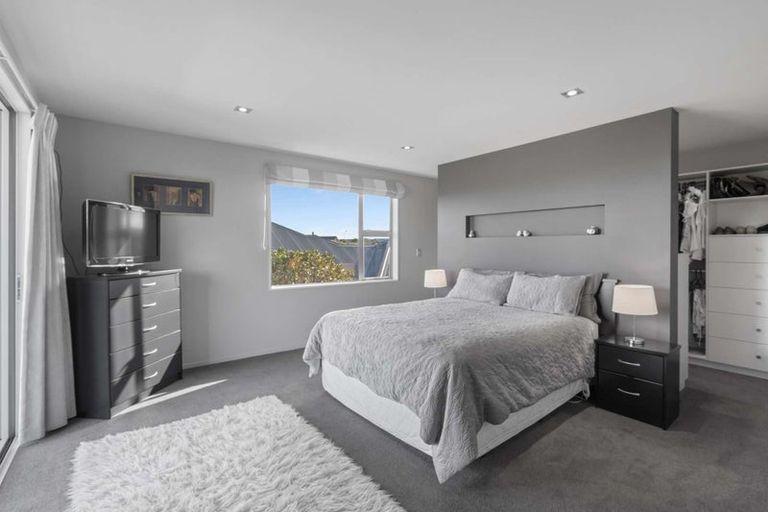 Photo of property in 31 Linkwater Way, Parklands, Christchurch, 8083