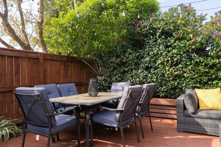 Photo of property in 2 Makatote Grove, Churton Park, Wellington, 6037