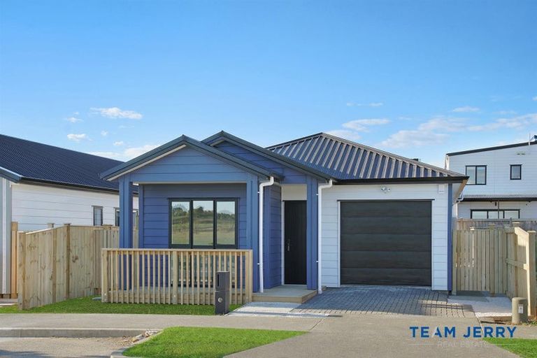 Photo of property in 43 Tributary Parade, Karaka, 2113