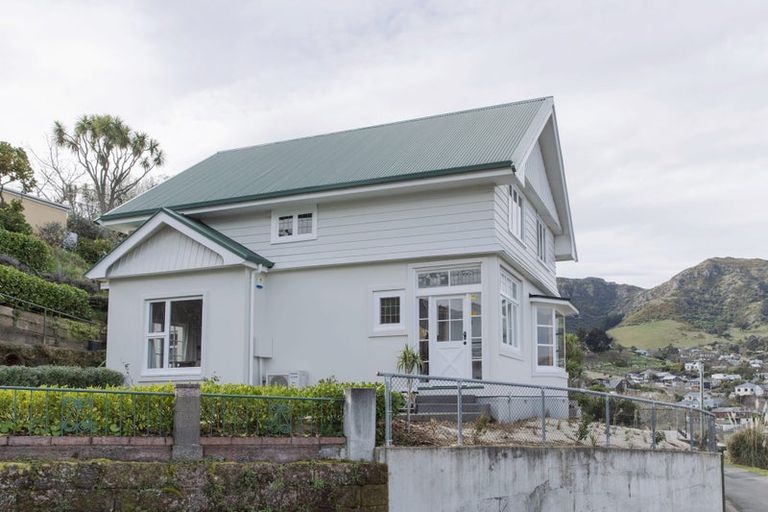 Photo of property in 2 Selwyn Road, Lyttelton, 8082