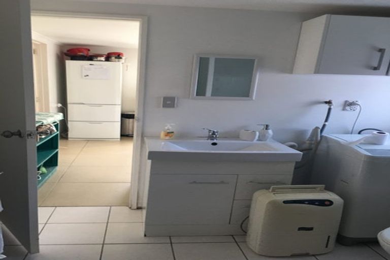 Photo of property in 30 Megan Avenue, Pakuranga Heights, Auckland, 2010