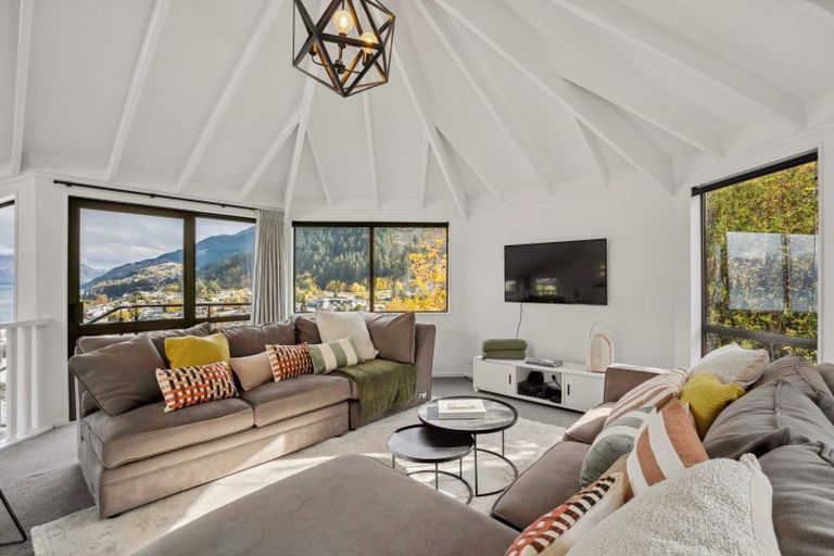 Photo of property in 13 Malaghan Street, Queenstown, 9300