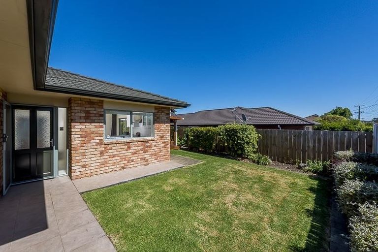 Photo of property in 2a Renata Crescent, Te Atatu Peninsula, Auckland, 0610