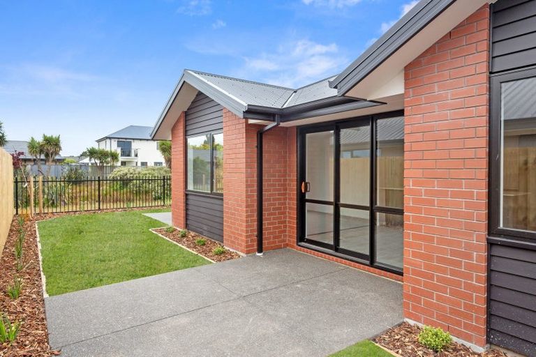 Photo of property in 33 Selfe Crescent, Burwood, Christchurch, 8083