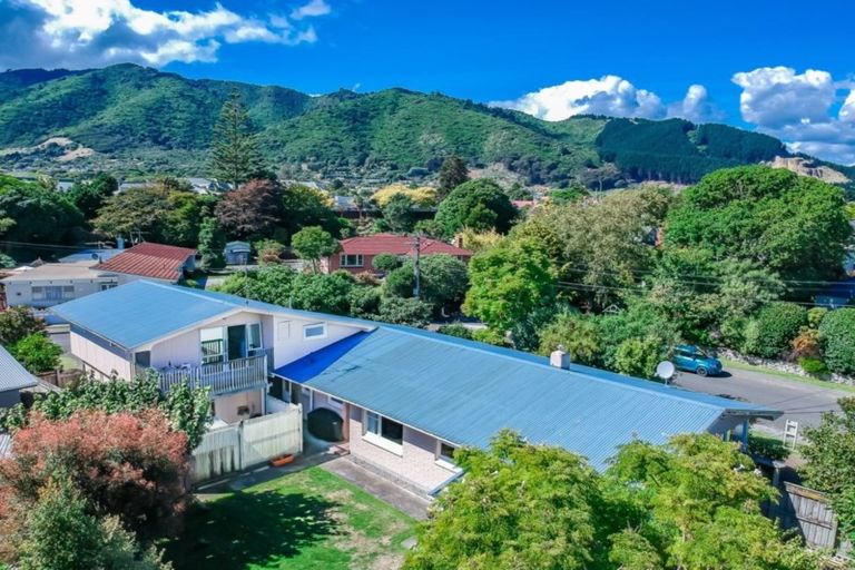 Photo of property in 4 Iti Grove, Waikanae, 5036