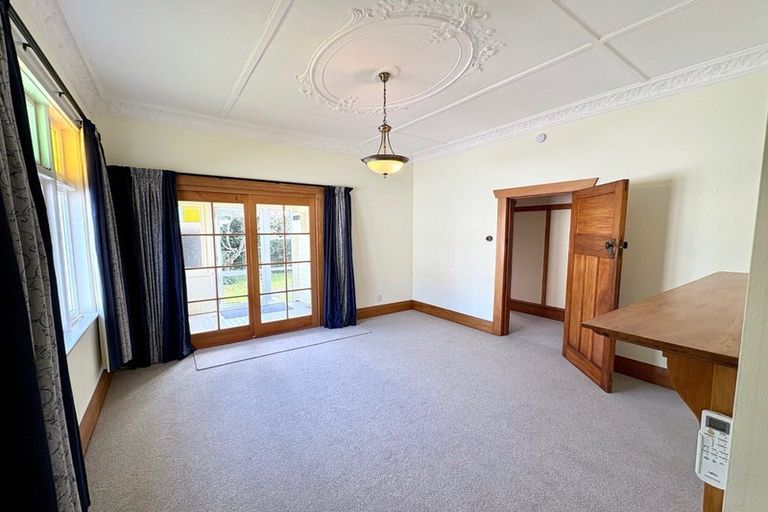 Photo of property in 23 Paynters Avenue, Strandon, New Plymouth, 4312