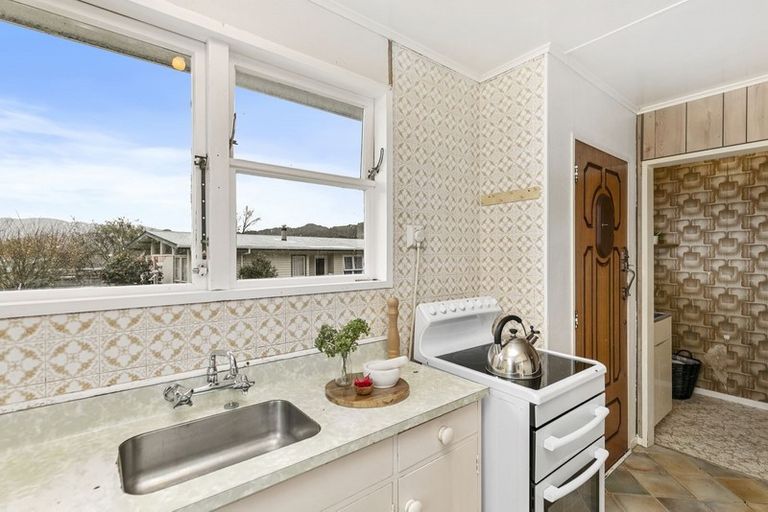 Photo of property in 33 Kairanga Crescent, Wainuiomata, Lower Hutt, 5014