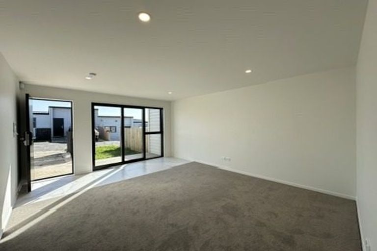 Photo of property in 15b Poruru Close, Papakura, 2110