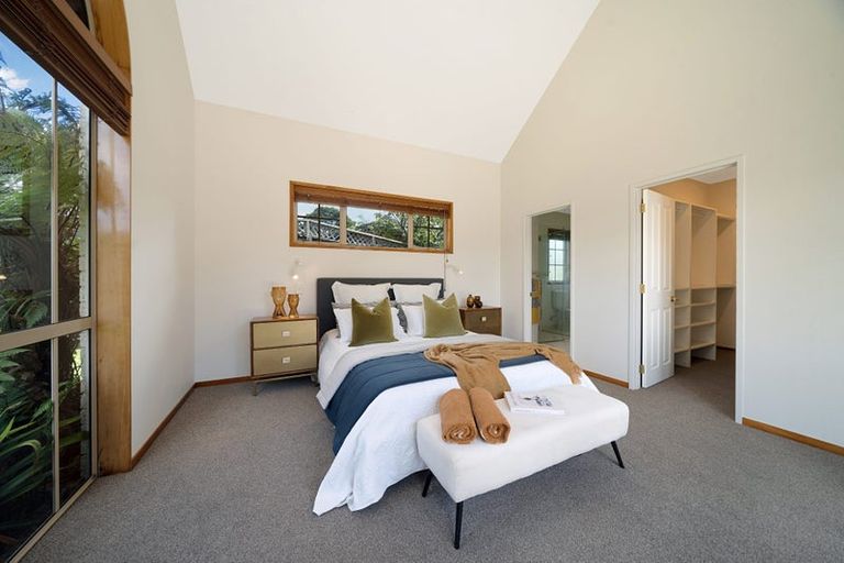 Photo of property in 3 Napuka Road, Henderson Valley, Auckland, 0612